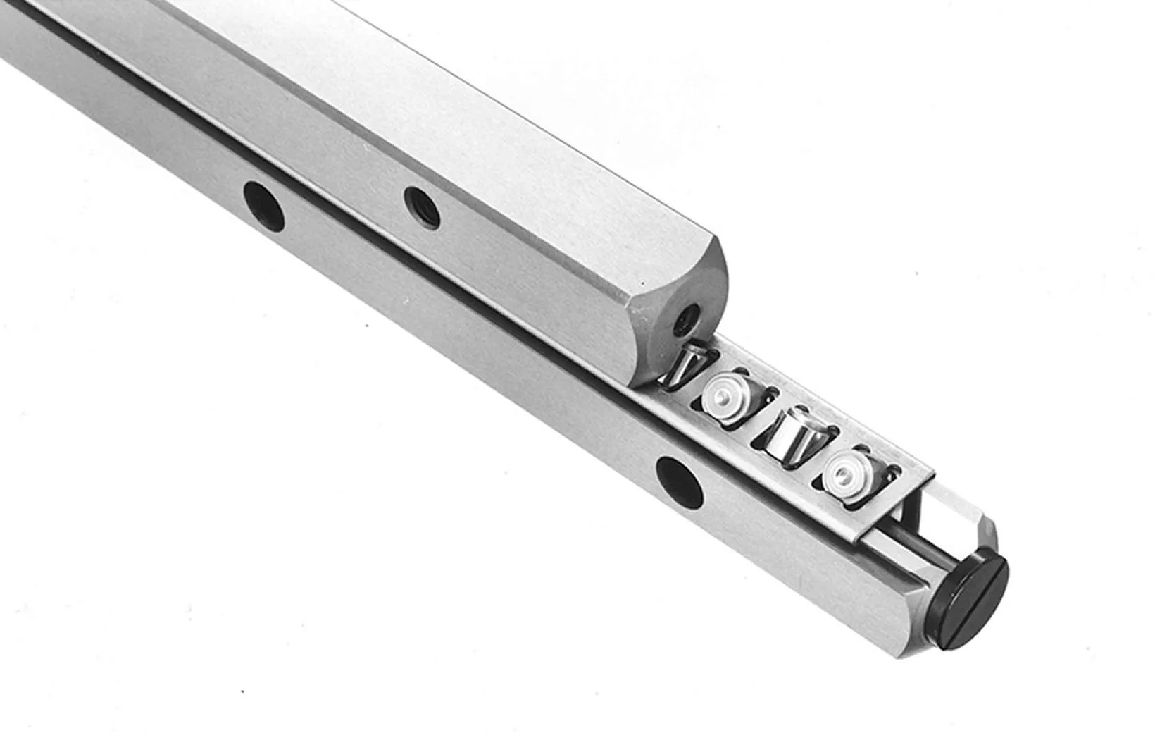 直線運動軸受クロスドローラーガイド開発・販売開始